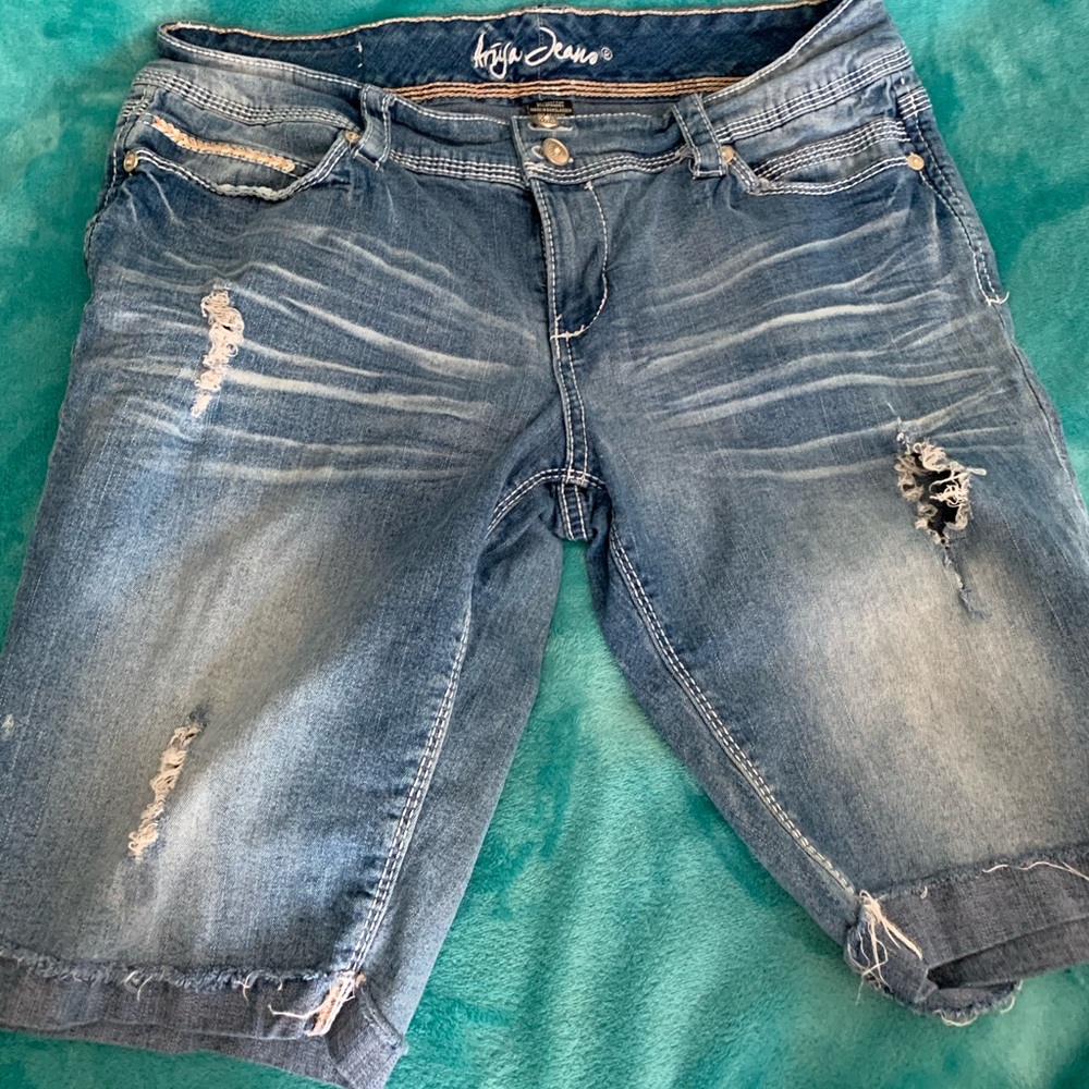 ARYA JEANS CAPRIS